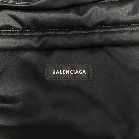 BALENCIAGA OVERSIZED NYLON BELT BAG - Picture 3 of 14